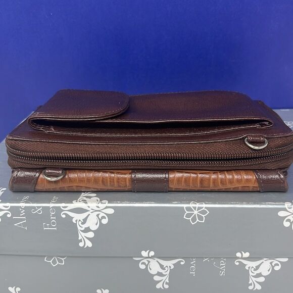 Langdon Leather Embossed Silver-tone Heart Filigree Hardware Clutch Bag - Picture 13 of 13